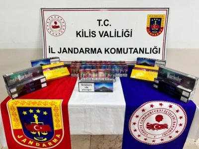 Kilis&rsquo;te yol kontrol&uuml;nde ka&ccedil;ak sigara ve e-sigara yakalandı