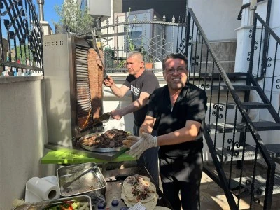 Kilis Vakfı Yurdunda mezuniyet sevinci! &Ccedil;ınaraltı Kebap'tan Kilisli &ouml;ğrencilere d&ouml;ner ikramı