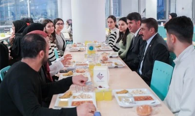 Kilis Valisi Kalaylı ile Rekt&ouml;r Akman KİY&Uuml; &ouml;ğrencileriyle iftar sofrasında buluştu