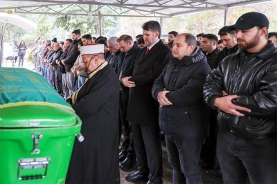 Kilis Valisi ve Belediye Başkanı Acembaba&rsquo;nın cenaze namazına katıldı