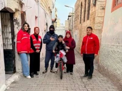 Kızılay&rsquo;dan K&uuml;&ccedil;&uuml;k Abd&uuml;lkadir&rsquo;e bisiklet s&uuml;rprizi