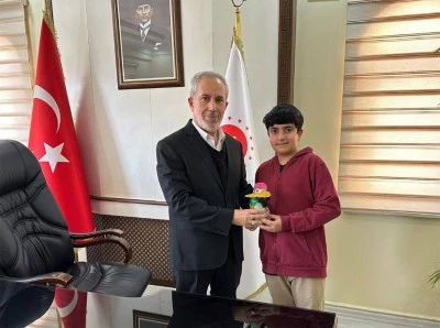 K&uuml;&ccedil;&uuml;k y&uuml;rekten b&uuml;y&uuml;k destek: Ahmet Berat &Ouml;zkan&rsquo;dan Filistin&rsquo;e bağış