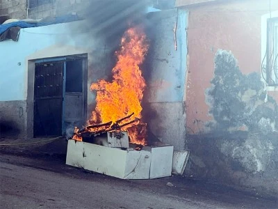 Mahallede &ccedil;ıkan yangın paniğe neden oldu