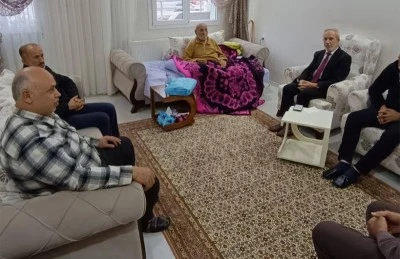 M&uuml;ft&uuml; Bozkurt&rsquo;tan Hayırsever Hacı İzzettin Zelzele&rsquo;ye Ge&ccedil;miş Olsun Ziyareti