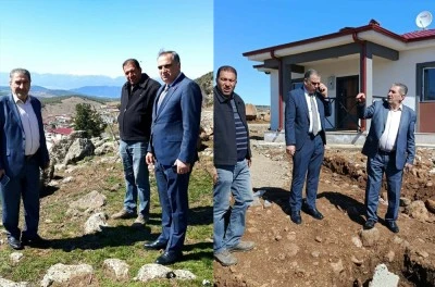 Murat K&uuml;&ccedil;&uuml;koğlu durmuyor! Deprem konutları i&ccedil;in altyapı &ccedil;alışmalarını yerinde incelendi