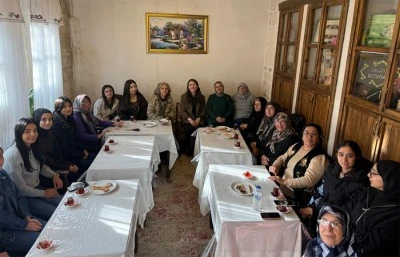 &Ouml;ğrencilerden Huzur Konağı&rsquo;na Anlamlı Ziyaret