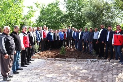 Protokol &uuml;yeleri &ccedil;ift&ccedil;ilerin mesaisine eşlik etti
