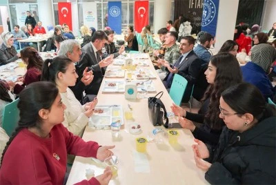 Rekt&ouml;r Akman &ouml;ğrencilerle iftar sofrasında bir araya geldi