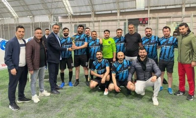 Sağlık &ccedil;alışanları futbol turnuvasında şampiyon yoğun bakım takımı oldu
