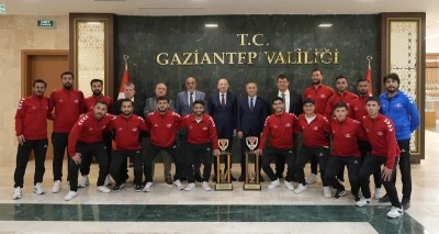 Şampiyonluk kupası Vali &Ccedil;eber&rsquo;e gitti