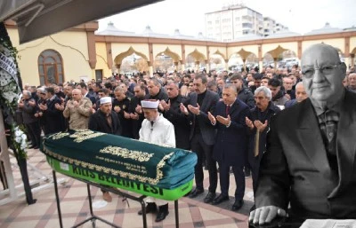 Selim Diyarbakırlı son yolculuğuna uğurlandı