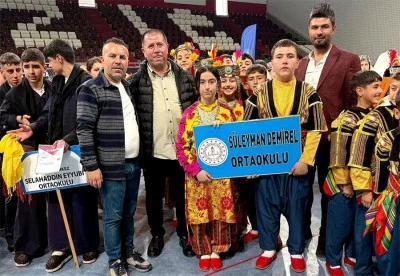 S&uuml;leyman Demirel Ortaokulu Halk Oyunları Ekibi T&uuml;rkiye Finallerinde