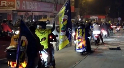 S&uuml;per Kupa zaferini Kilis'te motosikletlerle şehir turu atarak kutladılar