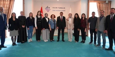 T&Uuml;BİTAK 2209-A kapsamında desteklenen proje ekiplerinden Rekt&ouml;r Akman&rsquo;a ziyaret