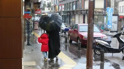 T&uuml;rkiye genelinde g&ouml;kg&uuml;r&uuml;lt&uuml;l&uuml; sağanak bekleniyor