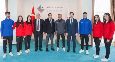 T&uuml;rkiye Şampiyonu Kros Takımı ile Milli Sporcu, Rekt&ouml;r Akman&rsquo;ı ziyaret etti