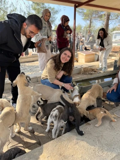 Üniversite öğrencilerinden anlamlı davranış