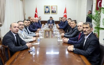 Vali Kalaylı Belediye Heyetini kabul etti