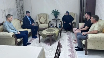 Vali Kalaylı&rsquo;dan Gelir Uzmanı Yedilioğlu&rsquo;na ge&ccedil;miş olsun ziyareti