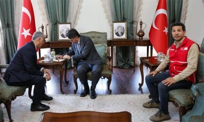 Vali Kalaylı&rsquo;dan &ouml;rnek davranış: İlk bağışını yaptı