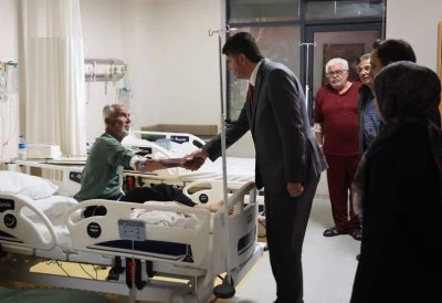 Vali Kalaylı&rsquo;dan tedavi g&ouml;ren vatandaşlara ge&ccedil;miş olsun ziyareti