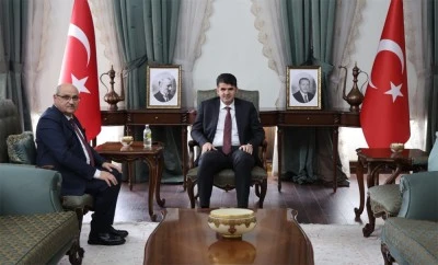 Vali Kalaylı iş insanı &Ouml;kkaş Karcı ile g&ouml;r&uuml;şt&uuml;