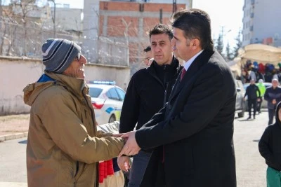 Vali Kalaylı, pazarda vatandaşın taleplerini dinledi