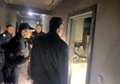 Vali Kalaylı yangın &ccedil;ıkan evde incelemelerde bulundu