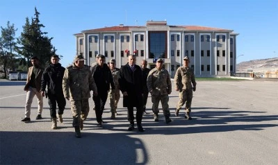 Vali Şahin, İl Jandarma Komutanlığında incelemelerde bulundu