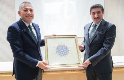 Vali Şahin KİYÜ’de “Liderlik” Üzerine Söyleşiye katıldı